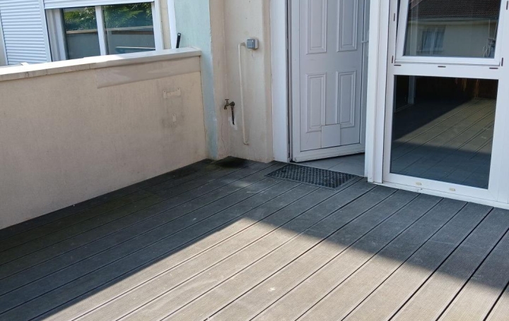 4 Pièces SAINT-JULIEN-LES-VILLAS (10800)  147 m2 950 € 