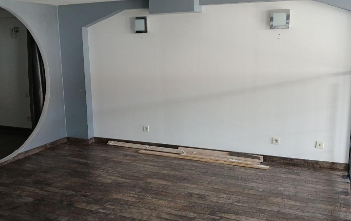 4 Pièces SAINT-JULIEN-LES-VILLAS (10800)  147 m2 950 € 