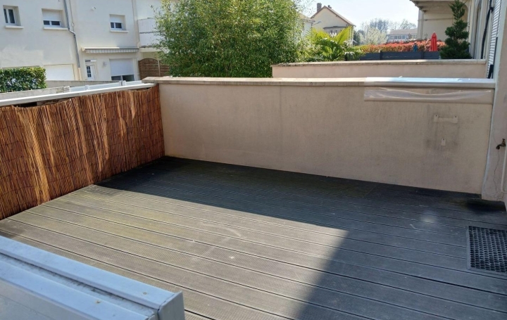 4 Pièces SAINT-JULIEN-LES-VILLAS (10800)  147 m2 950 € 