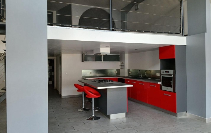 4 Pièces SAINT-JULIEN-LES-VILLAS (10800)  147 m2 950 € 