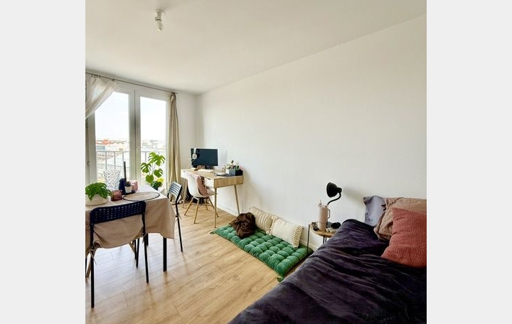 Studio TROYES (10000)  27 m2 505 € 