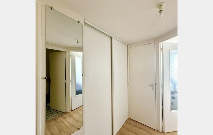 Studio TROYES (10000)  27 m2 505 € 