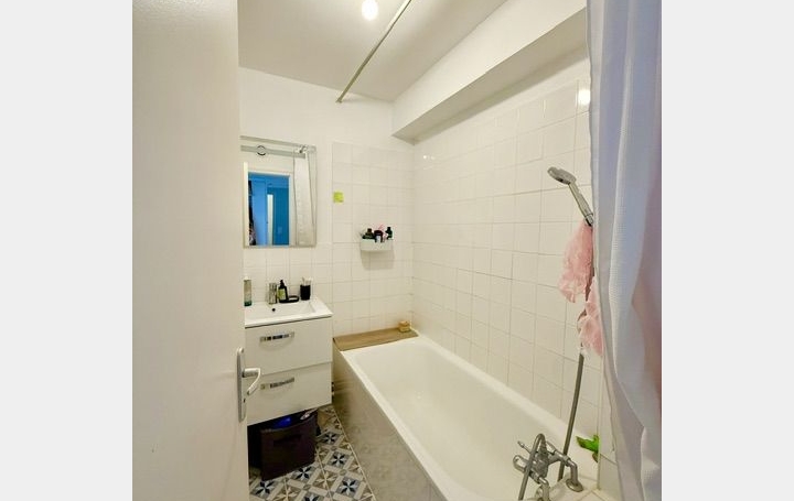 Studio TROYES (10000)  27 m2 505 € 
