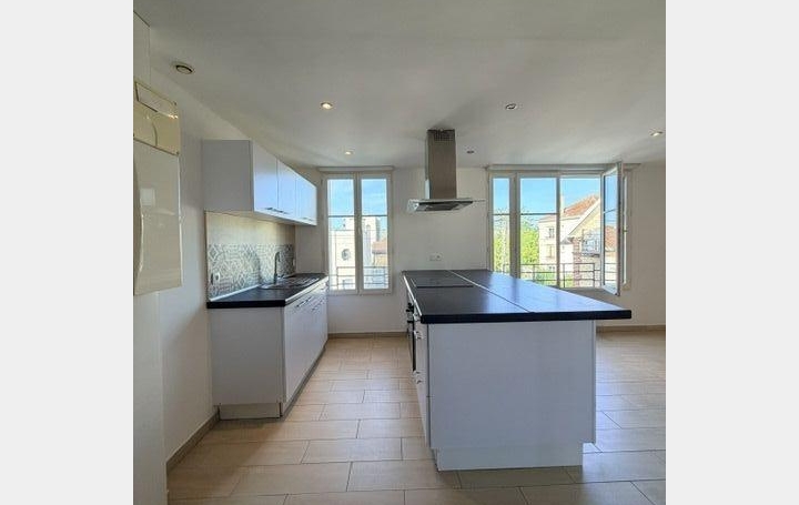 3 Pièces TROYES (10000)  81 m2 790 € 