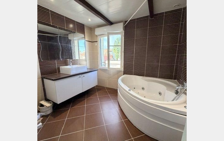 3 Pièces TROYES (10000)  81 m2 790 € 