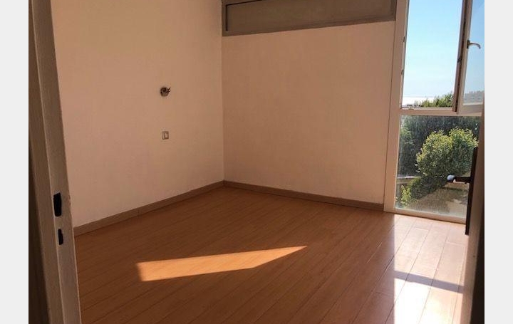 3 Pièces MARSEILLE (13014)  53 m2 830 € 
