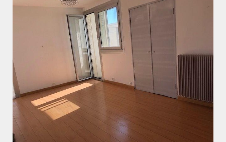 3 Pièces MARSEILLE (13014)  53 m2 830 € 