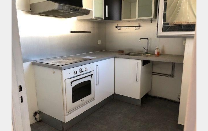 3 Pièces MARSEILLE (13014)  53 m2 830 € 