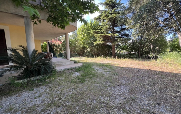 3 Pièces MARSEILLE (13013)  65 m2 1 250 € 