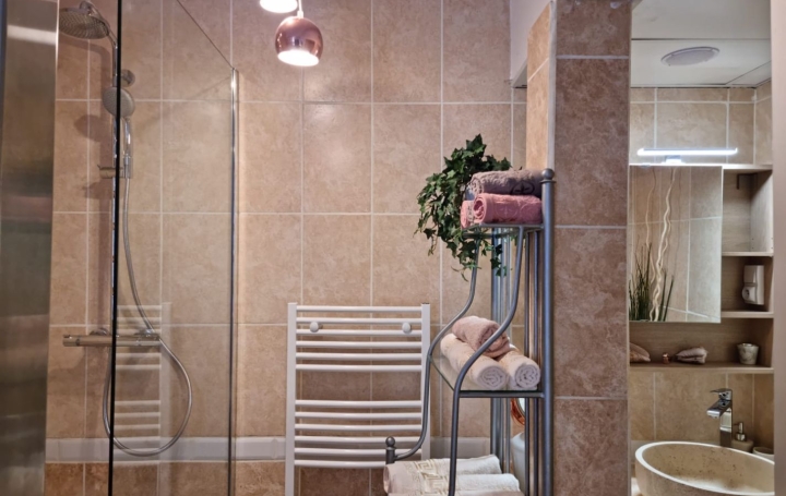 2 Pièces MARSEILLE (13012)  53 m2 1 100 € 