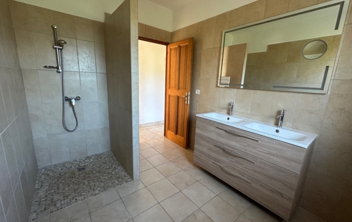 Maison MARSEILLE (13013)  131 m2 2 100 € 