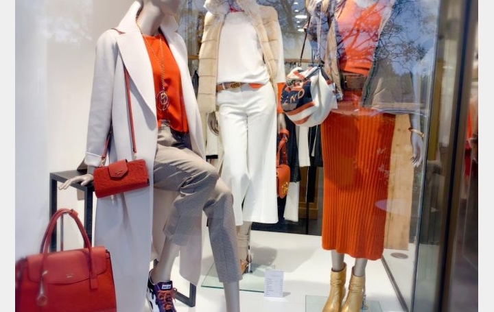 Local commercial PLAN-DE-CUQUES (13380)  63 m2 2 500 € 