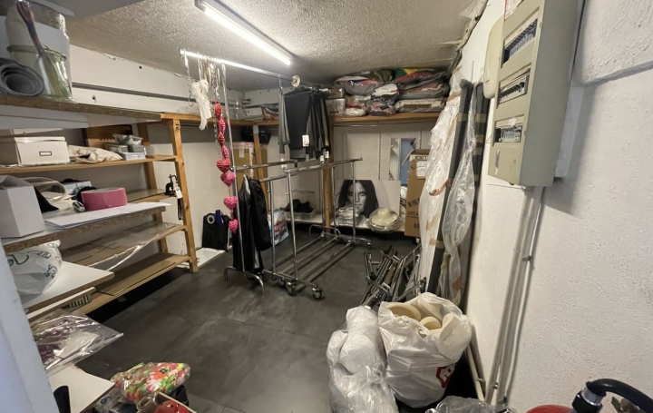 Local commercial PLAN-DE-CUQUES (13380)  63 m2 2 500 € 