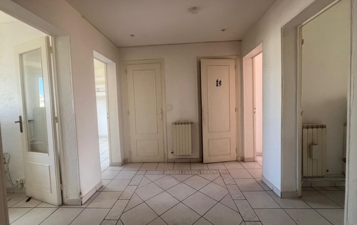 3 Pièces MARSEILLE (13004)  60 m2 800 € 
