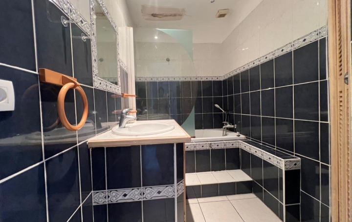3 Pièces MARSEILLE (13004)  60 m2 800 € 