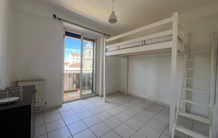3 Pièces MARSEILLE (13004)  60 m2 800 € 