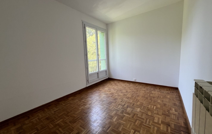 3 Pièces MARSEILLE (13013)  68 m2 890 € 