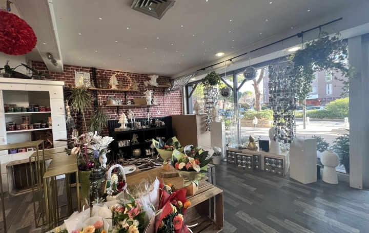 Activité commerciale PLAN-DE-CUQUES (13380)  90 m2 128 000 € 