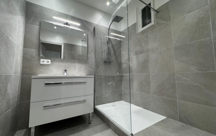 2 Pièces MARSEILLE (13005)  51 m2 196 000 € 