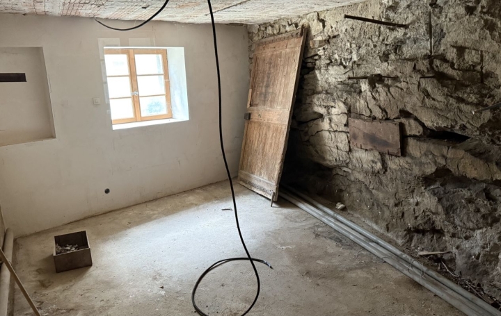 Maison de village AZILLANET (34210)  180 m2 59 000 € 