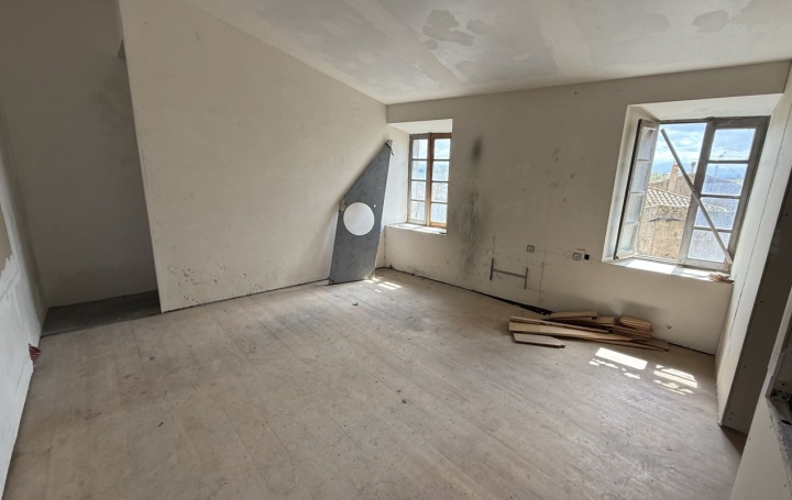 Maison de village AZILLANET (34210)  180 m2 59 000 € 