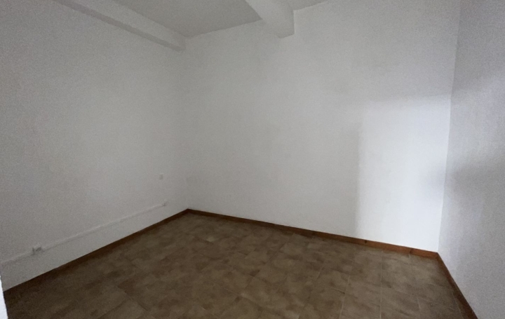 Maison de village AZILLE (11700)  71 m2 66 000 € 