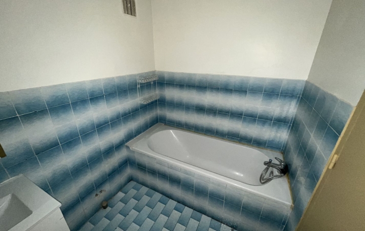 Maison de village AZILLE (11700)  71 m2 66 000 € 