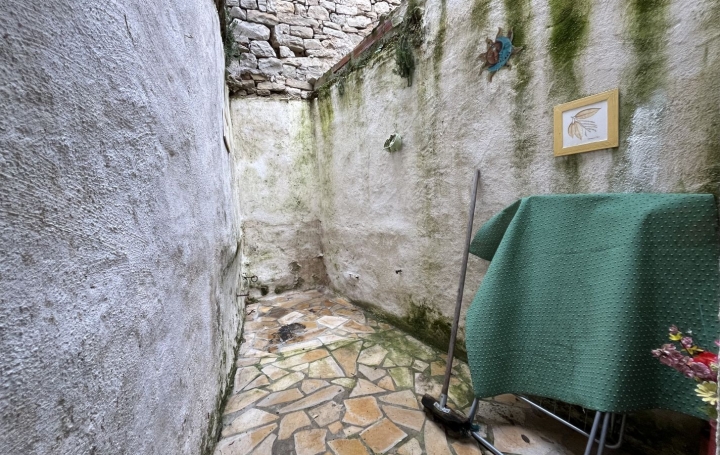 Maison de village CESSERAS (34210)  71 m2 76 000 € 