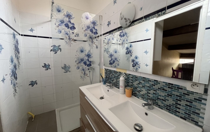 Maison de village CESSERAS (34210)  71 m2 76 000 € 