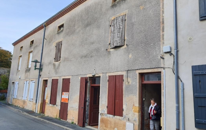 Réseau Immo-diffusion : Immeuble  GENELARD  170 m2 34 500 € 