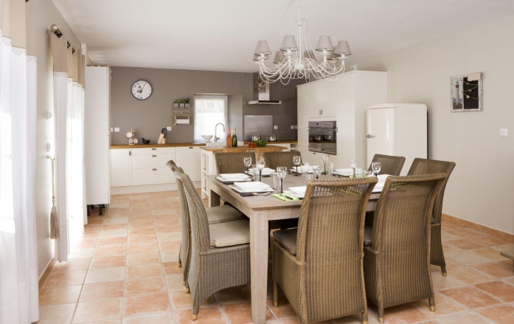 Réseau Immo-diffusion : Villa  PUGET-SUR-ARGENS  81 m2 395 000 € 