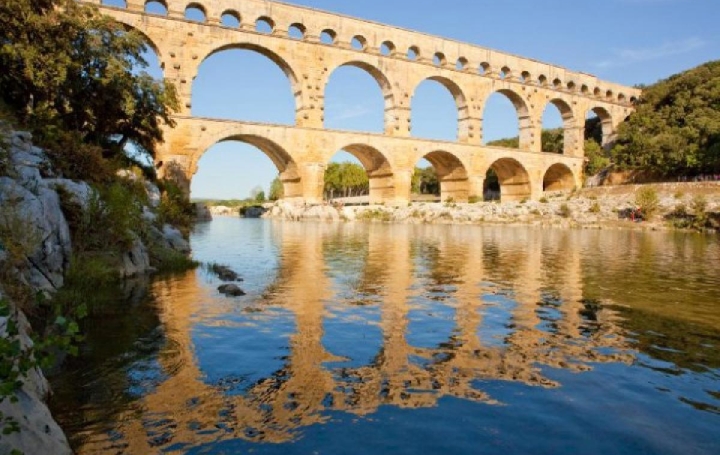 4 Pièces LUNEL (34400)  107 m2 420 000 € 