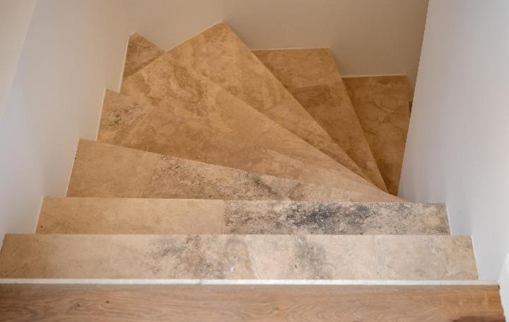 3 Pièces UZES (30700)  74 m2 429 000 € 