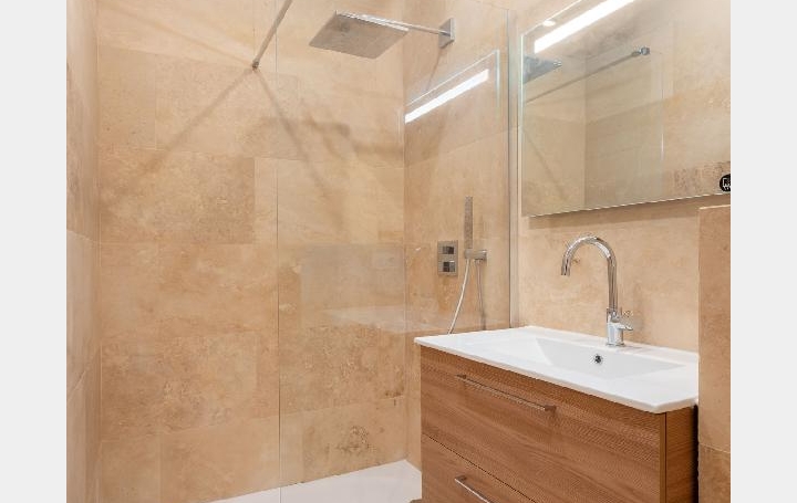 3 Pièces UZES (30700)  74 m2 429 000 € 