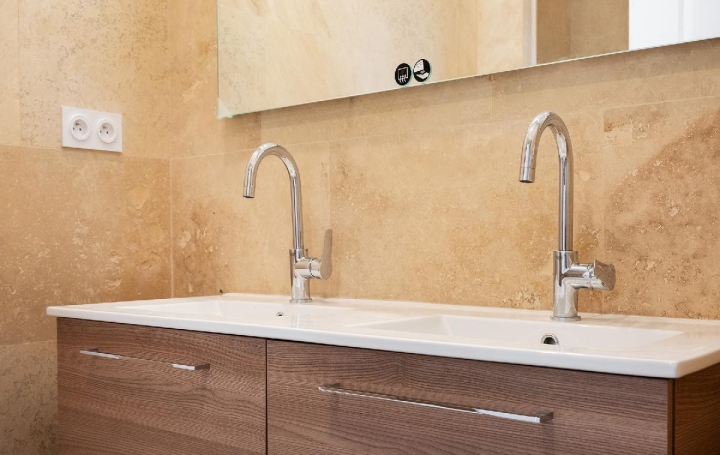 3 Pièces UZES (30700)  74 m2 429 000 € 