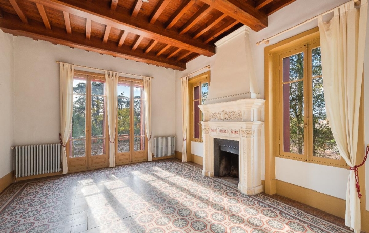 Maison UZES (30700)  217 m2 695 000 € 