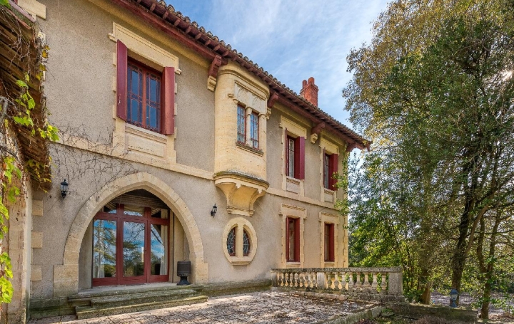 Maison UZES (30700)  217 m2 695 000 € 