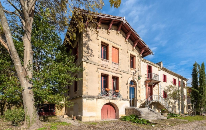 Maison UZES (30700)  217 m2 695 000 € 