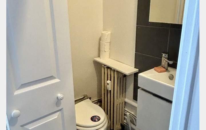 Studio PARIS (75016)  19 m2 935 € 