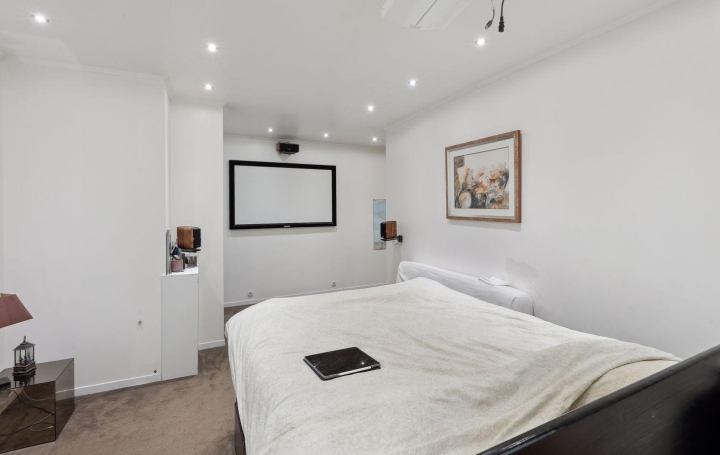 5 Pièces PARIS (75016)  136 m2 1 190 000 € 