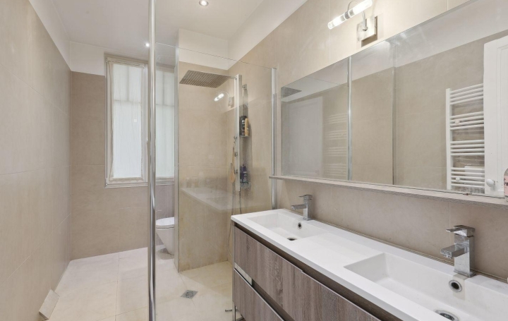 5 Pièces PARIS (75016)  136 m2 1 190 000 € 