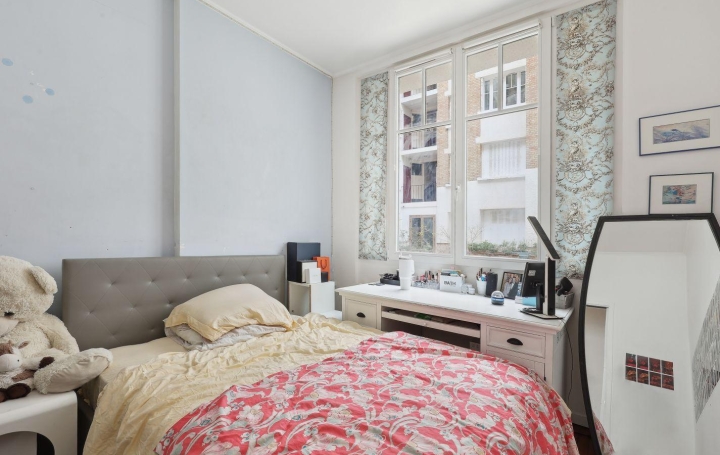 5 Pièces PARIS (75016)  136 m2 1 190 000 € 