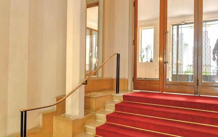 4 Pièces PARIS (75016)  100 m2 949 000 € 