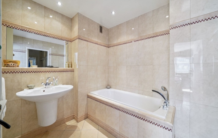 2 Pièces PARIS (75016)  53 m2 530 000 € 