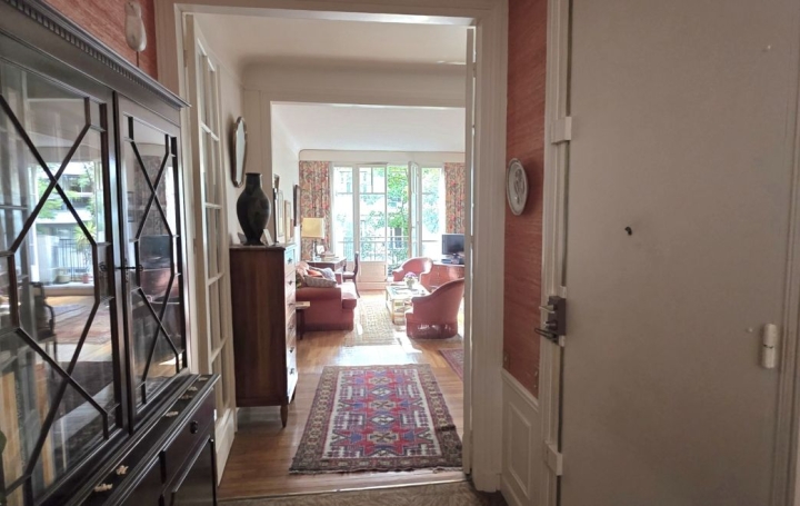 3 Pièces PARIS (75016)  104 m2 957 000 € 