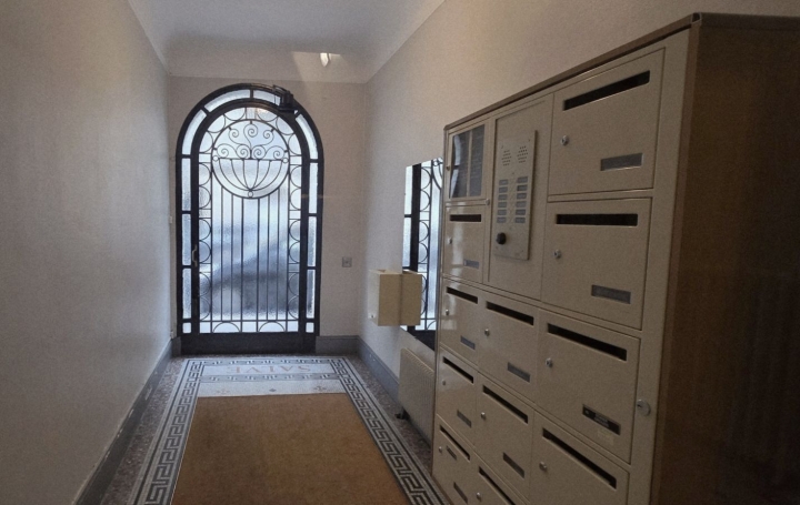 2 Pièces PARIS (75016)  67 m2 593 000 € 