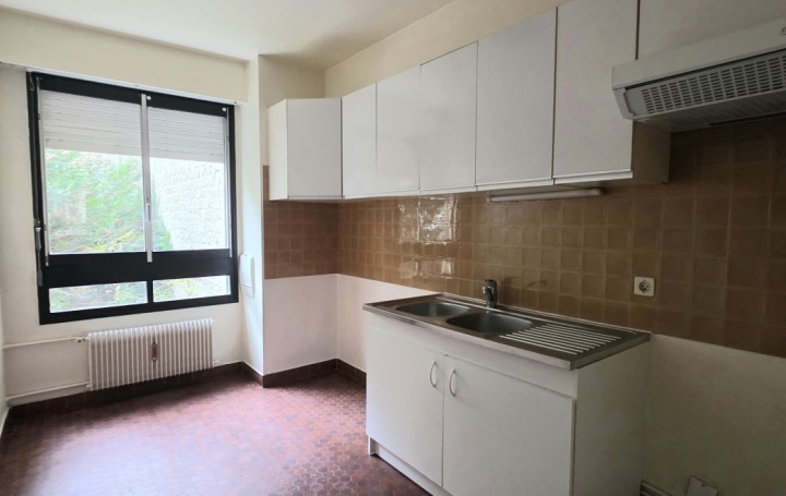 2 Pièces PARIS (75016)  67 m2 593 000 € 