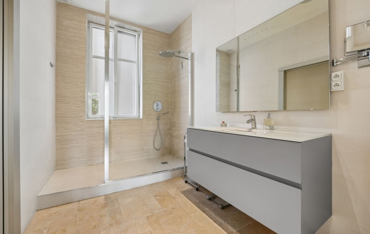 7 Pièces NEUILLY-SUR-SEINE (92200)  201 m2 2 640 000 € 