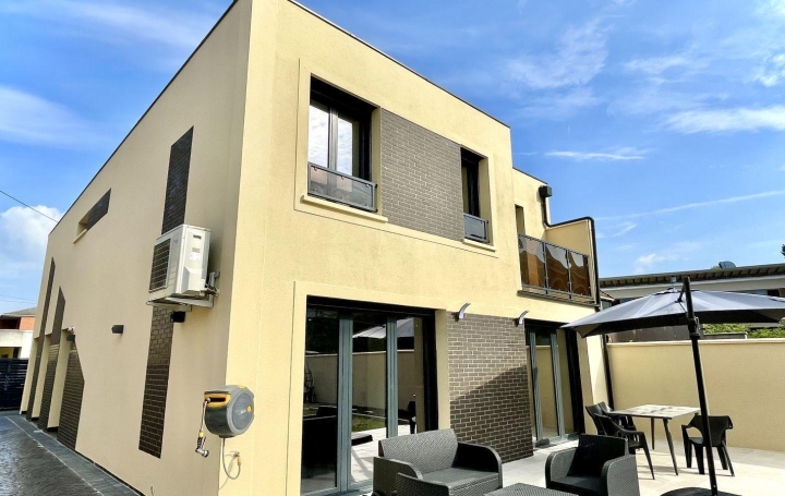 Réseau Immo-diffusion : Maison  LIVRY-GARGAN  180 m2 685 000 € 