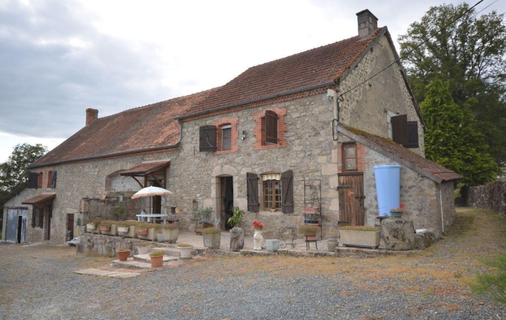 Réseau Immo-diffusion : Maison  SAINT-SILVAIN-SOUS-TOULX  140 m2 160 000 € 